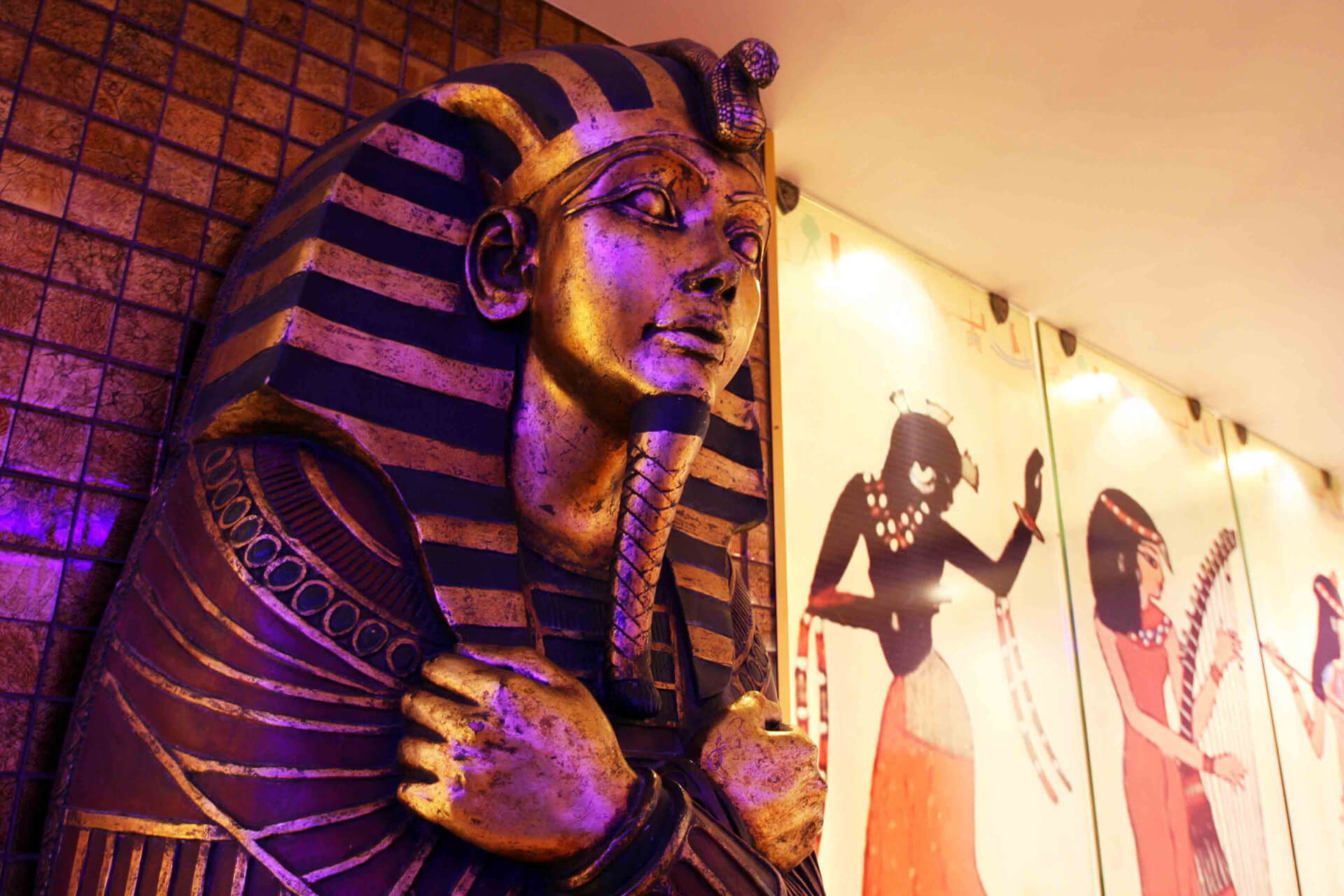 suite-tutankamon-motel-premier-quarto-de-lujo